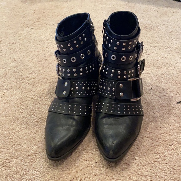 Buckle Booty - Picture 2 of 2